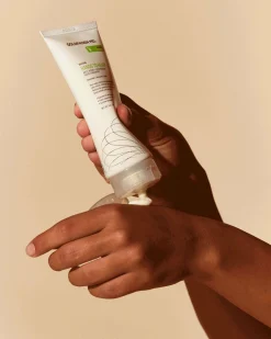 Hands to Heart Brightening Hand Treatment