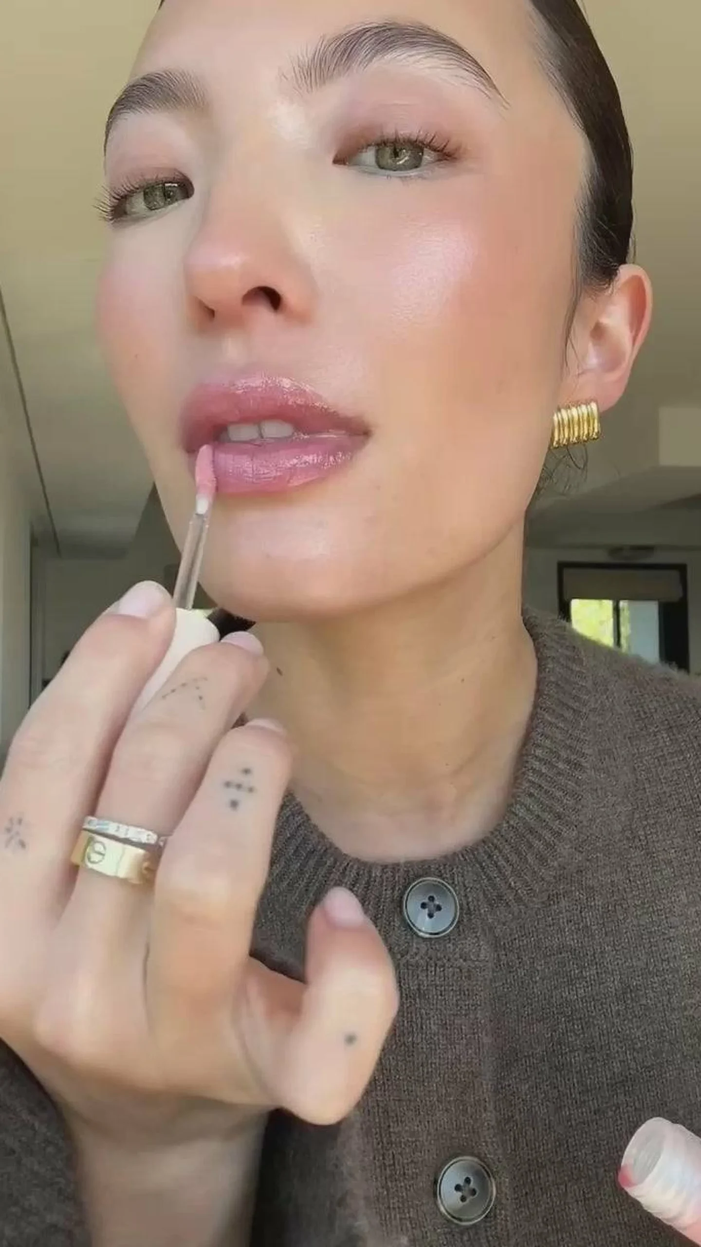 Overglaze Hydrating Lip Gloss
