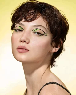 Stretch The Limits Liquid Liner