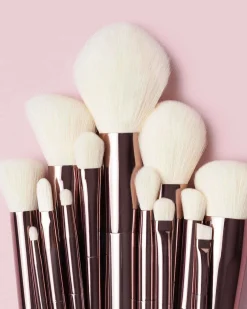 Sustainable Luxury Crease Brush
